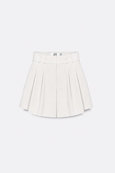Açelya Okcu Premium Rovena Double Pleated Detailed Mini Woven Shorts