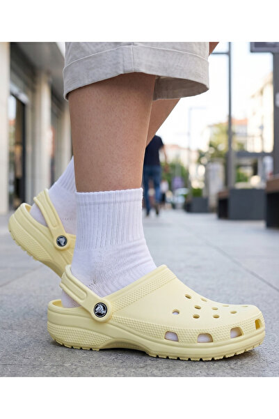 Crocs شباشب كلاسيكية للجنسين - راحة أيقونية وتصميم كروسلايت خفيف للغاية