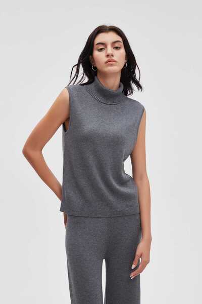 menta Solid High-Neck Top