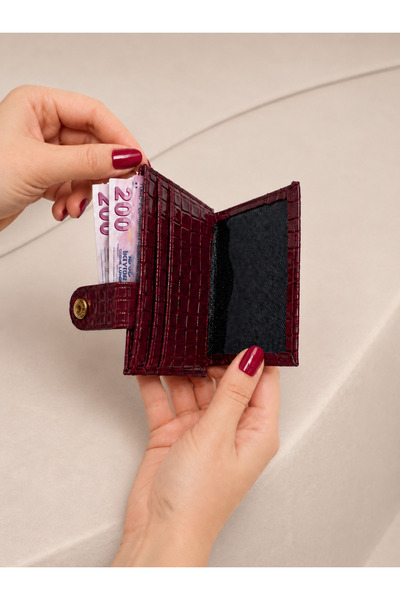 Pratsska Burgundy Crocodile Patterned Card Holder