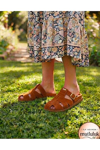 BY İMİS SHOES نعل مرن من البولي يوريثان بلون أسمر، شبشب غلادياتور مغلق من الأمام