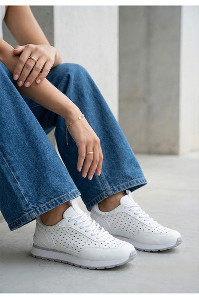 B T Shoes Дамски сникърси Zenada бели