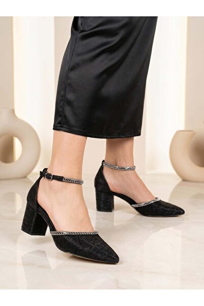 Nesil Shoes حذاء نسائي بكعب أسود لامع من Elva 45029