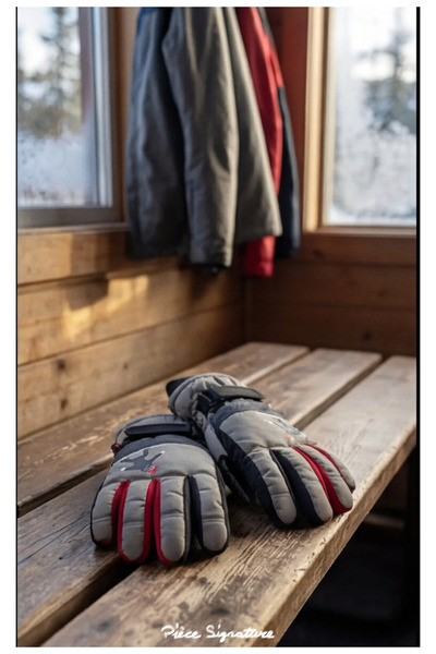 PIECE SIGNATURE Reflective Snow Gloves, for Teen Girls and Boys (Ages 9-16)