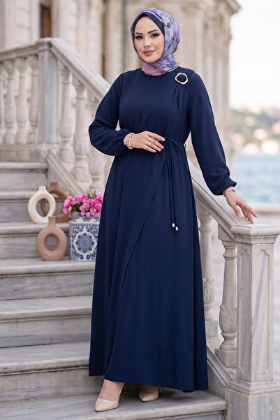 hafsamina Φόρεμα Ayrobin με λεπτομέρεια αγκράφας και δέσιμο, σκούρο μπλε HM2907