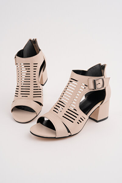 Madam Tarz CRT-111 Σανδάλια με χοντρό τακούνι και καμάρα