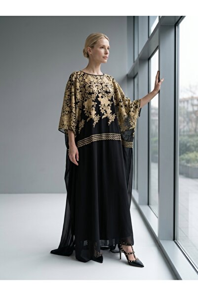 Hürrem Aldinç GOLD SIRMA İŞLEMELİ ŞİFON UZUN ABİYE – İÇ ELBİSELİ, ZARİF VE FE...