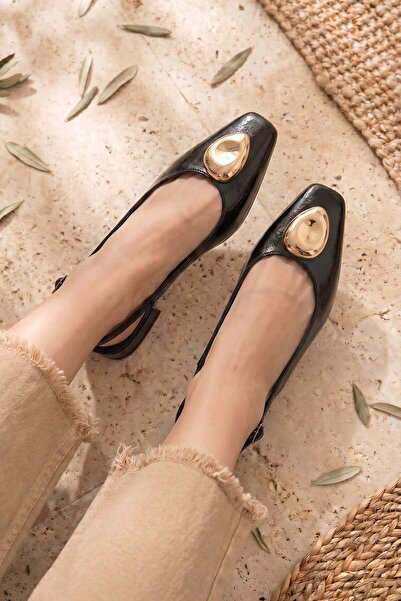 Stilbagshoes حذاء نسائي يومي من JUNE ÖN بتفاصيل مشبك مستورد باللون الأسود