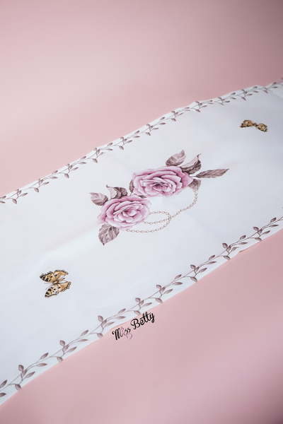 Miss Betty Rosadora Decorative Runner Tableware and Table Decoration