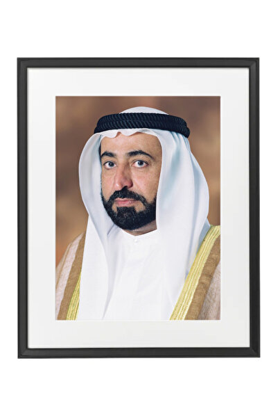 Boomah Accessories صورة رسمية للشيخ سلطان بن محمد القاسمي، حاكم الشارقة، مع إ...