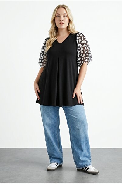Stil Diva Pleated T-Shirt with Tulle Detail on the Sleeves