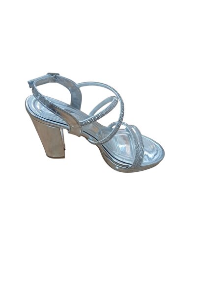 Acarbey Zenne with Heels