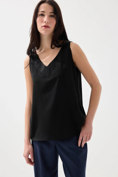 Gusto Athlete's Top with Rope Detail on the Back - Black