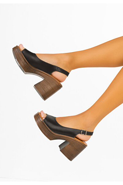 B T Shoes Γυναικεία μαύρα δερμάτινα σανδάλια Λεγιάνα