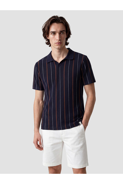 LC Waikiki Rmz Gi̇yi̇m Farkiyla Devrik Roba Yaka Çi Striped Rkek T-Shirt