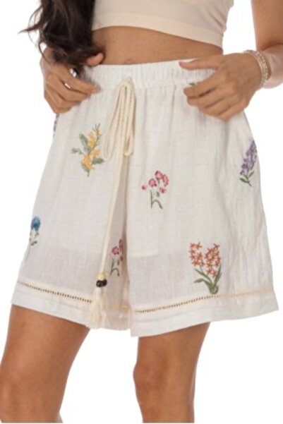 ROHBOUTIQUE Embroidered shorts with pockets in Cream Roh TR581