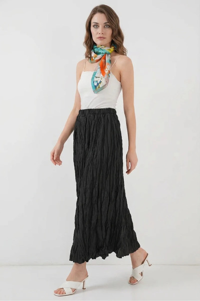 buğrahayalin Women's Wrinkled Black Skirt