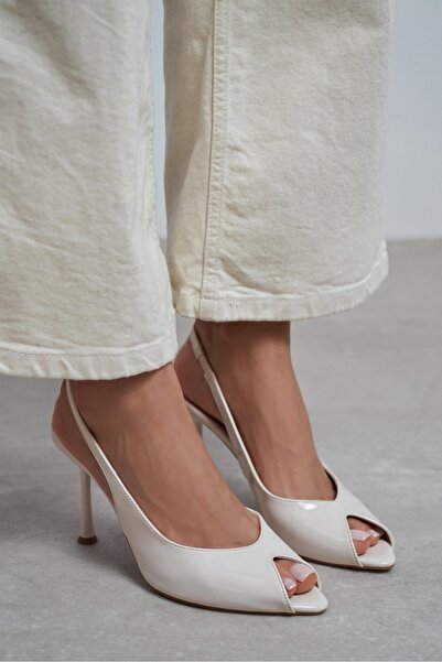 NİŞANTAŞI SHOES Betty Beige Patent Leather Open Toe Women's Heeled Shoes