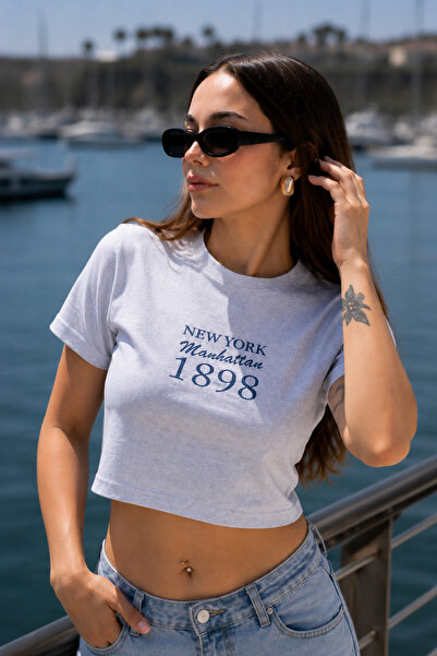 DI LORIA Women's Gray Melange Slim Fit New York Printed Crop T-Shirt (95% Cot...
