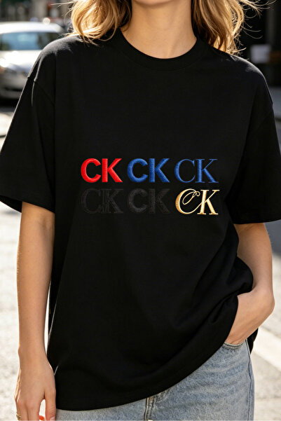 Fleck تي شيرت نسائي بطباعة شعار CK، تصميم عصري وأنيق للشارع، لون أسود