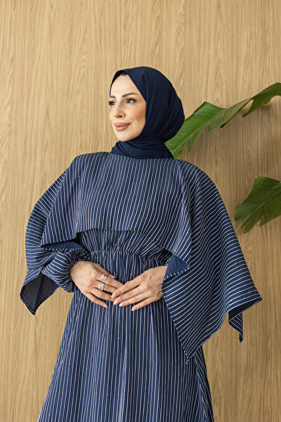 luazul فستان مزين بالترتر على شكل عباءة