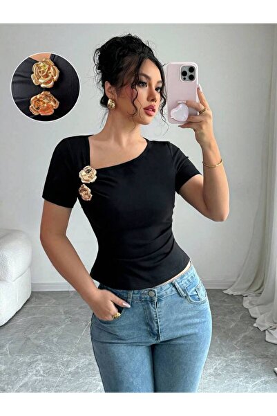 STYLE STOP بلوزة نسائية بياقة غير متماثلة وتفاصيل معدنية على شكل وردة وقصة ضيقة