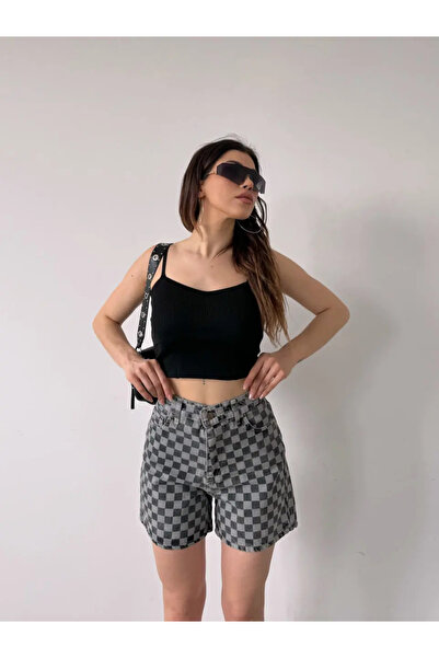Caddebostan Moda شورت جينز نسائي عالي الخصر مزين بالزخارف وذو أطراف مزينة بال...