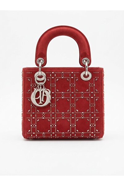 silora A Luxurious Handbag with a Bold Red Touch That Will Add an Unforgettab...