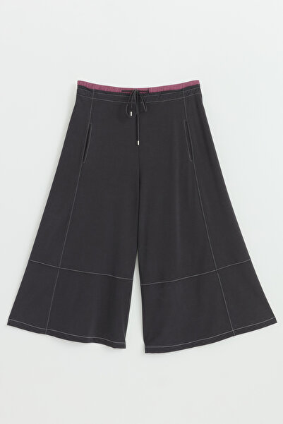 Nihan Knitted Wide-Leg Pants with Stitching Detail - Black