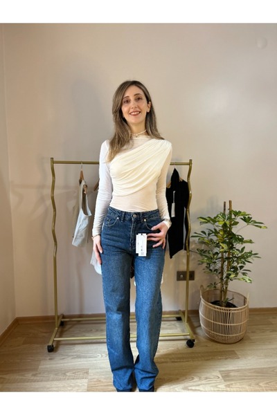 Drape Detaylı Tül Bluz - Omuzdan Düşen Şıklık