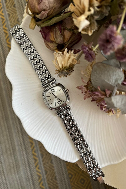 An Saat Emmy Model Silver Color Women's Wristwatch