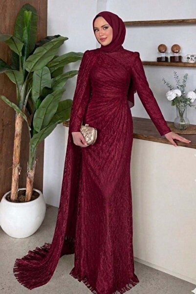 Şulemoda Giyim فستان سهرة كوليت بتصميم كيب جانبي باللون العنابي