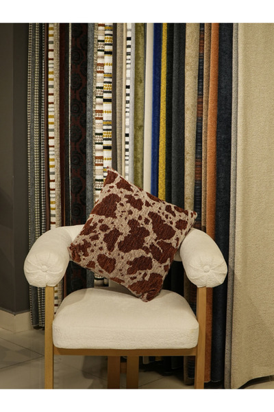 Tasarım Garipoğlu Benekli Soyut Desenli İçi Dolgulu Kırlent 45x45 cm Bordo