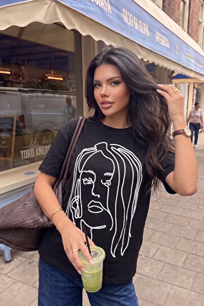 oshebu تي شيرت نسائي أسود بتصميم بسيط مطبوع عليه صورة وجه مريحة القص