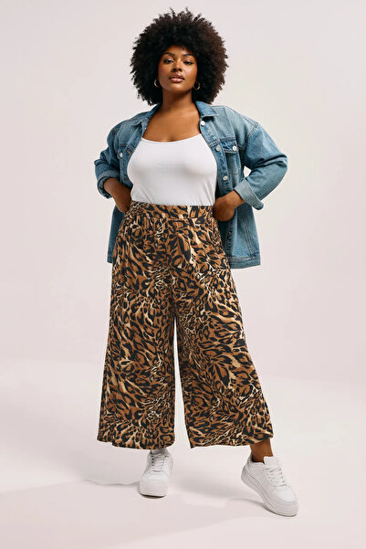 Shape Of You Leopar Desenli Geniş Paça Kısa Pantolon
