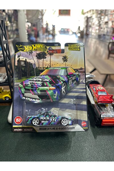 HOT WHEELS NISSAN SKYLINE GT-R (R32) PANDEM GJT68-JHW41