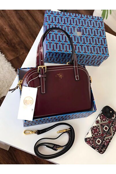BAGS Elegant shoulder bag with accessories