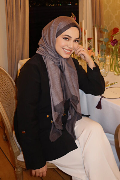 Madame Polo شال فاخر ذو وجهين بنمط منقوش - بني غامق