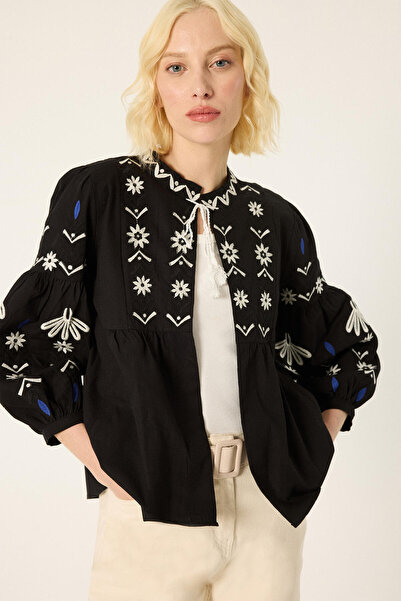 Touché Privé Linen Textured Embroidered Jacket