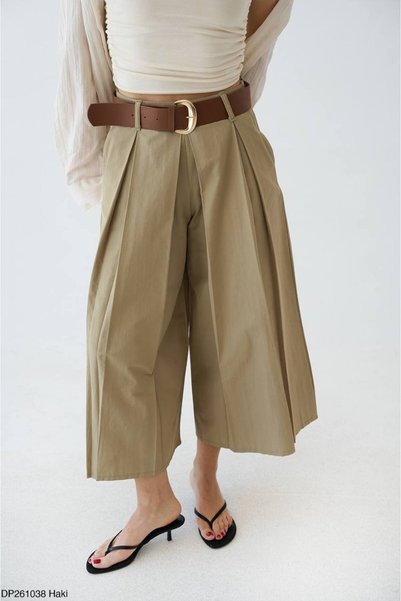 RUZ STUDIOS Belt Detailed Capri Pants