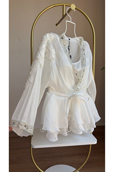 NG BUTİK COLLECTİON KADIN OMUZ TAŞ DETAYLI BEYAZ RENK İTHAL BLUZ