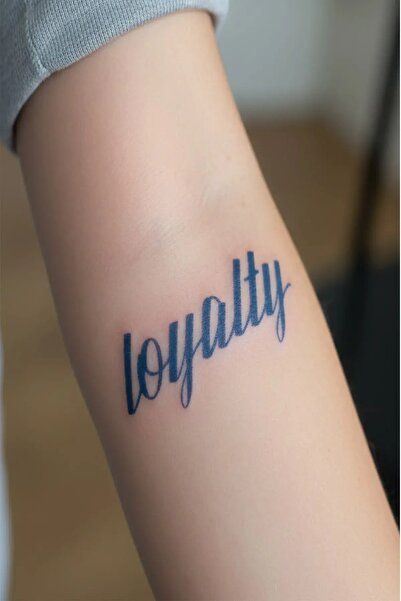 medink tattoo 1 Ay Kalıcı 24 Saat Sonra Kararan Loyalty yazılı Mınımal model ...