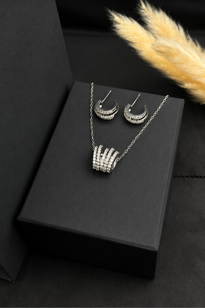 Glamour Galore Fashionable Geometric Design Enhances the Sparkle of Silver Je...