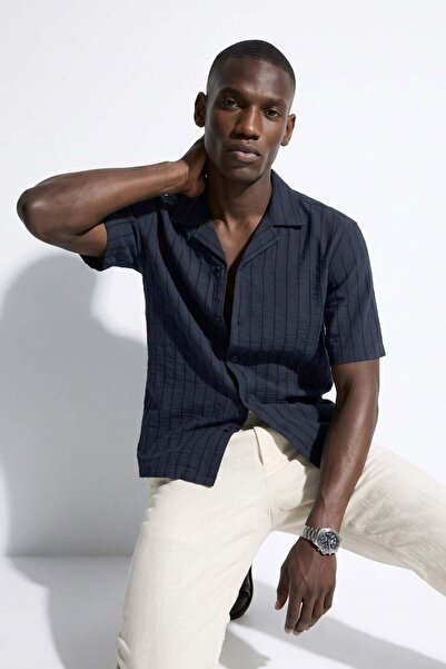 BARRELS AND OIL Men's Striped Short Sleeve Regular Fit Shirt - Indigo