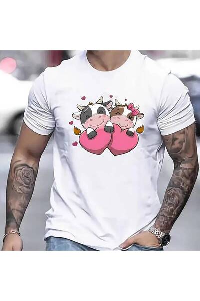 212Wear تي شيرت رجالي بنمط لطيف بطبعة بقرة على شكل قلب، بأكمام قصيرة وياقة دا...