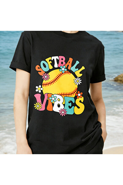 2mcup تي شيرت نسائي أسود بطبعة زهور من Softball Vibes، 100% قطن نقي، مريح وقا...