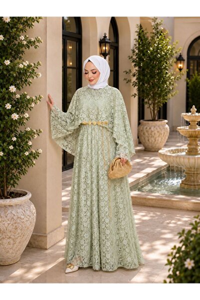 EFSUN MODA Flower-Patterned Lace Dress with Double Layered Veil and Gold Chai...