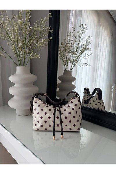 Lavora Bags حقيبة سيلينا كروس سترينجز لليد والكتف باللون الكريمي