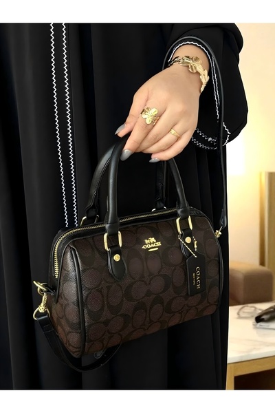 Coach New York Women's elegant luxury shoulder bag with all accessories