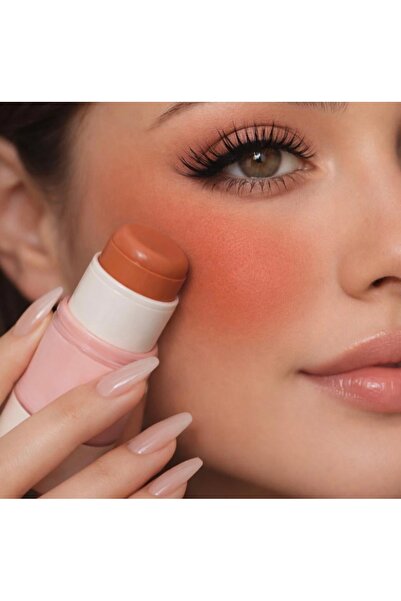 flor beauty Cream Blush That Gives You a Soft Gradient Color That Glides on E...